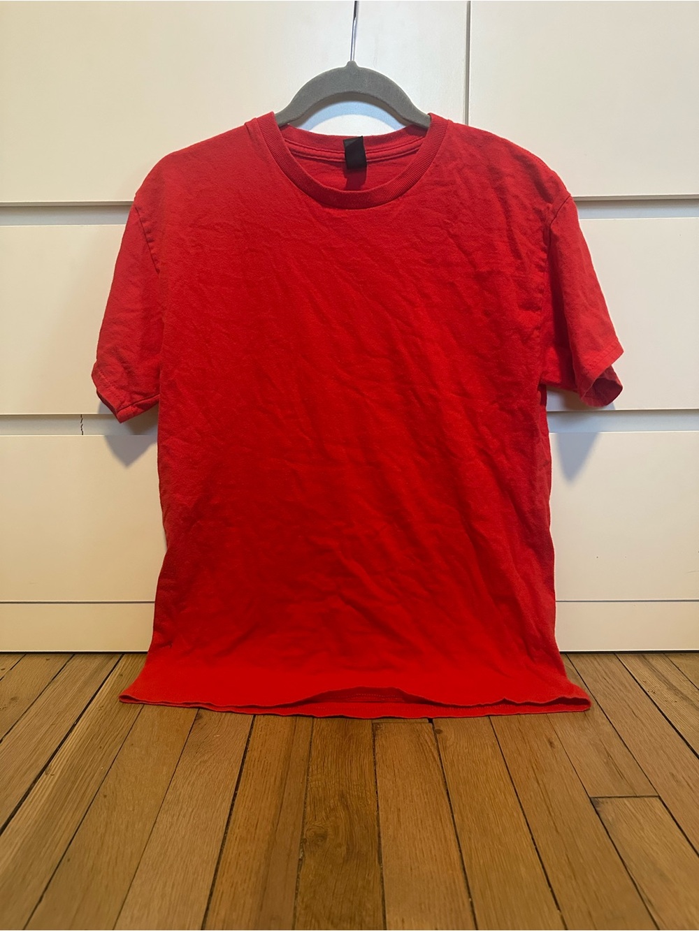 Gildan Men's Short Sleeve Crewneck Tee in Red